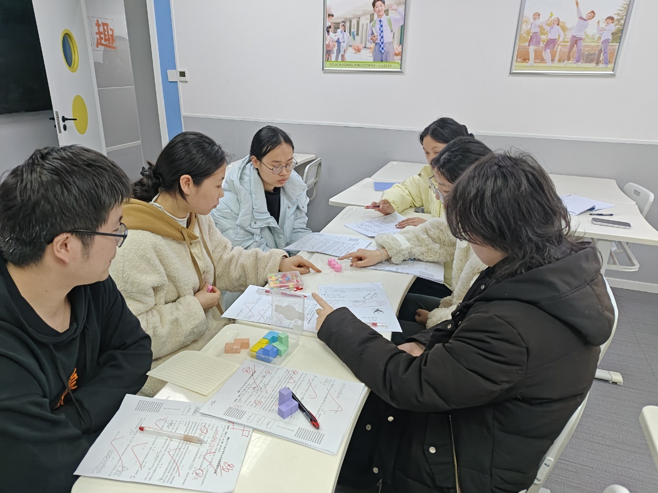 新机遇教育教研会议与备课场景