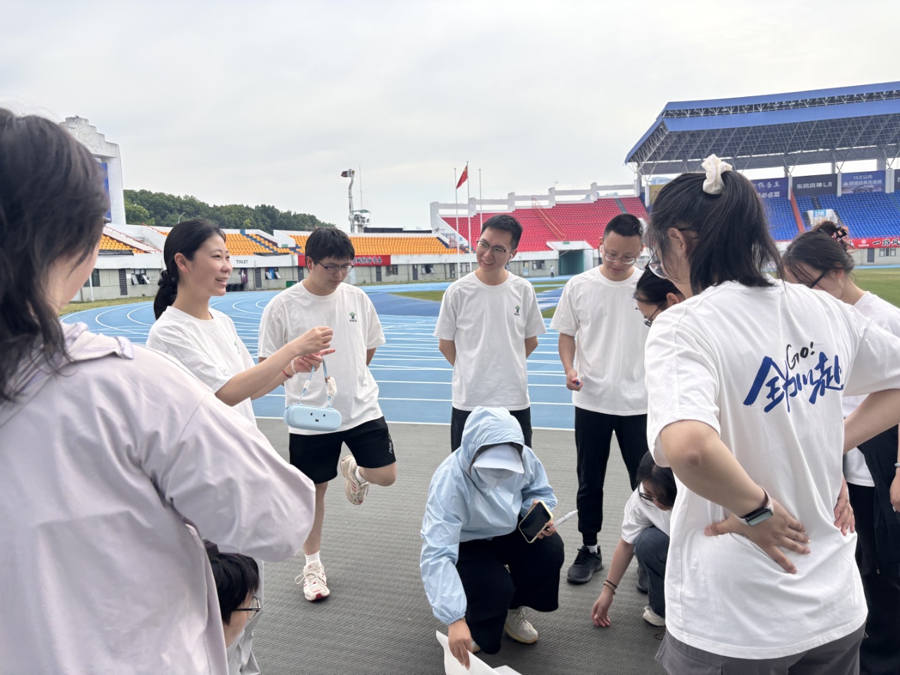 新机遇教育团队团建合照